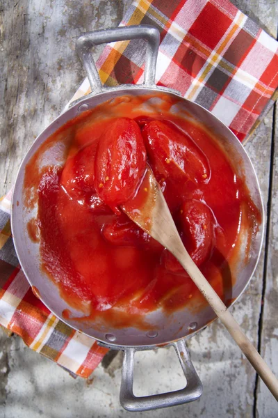 Geschälte Tomaten — Stockfoto