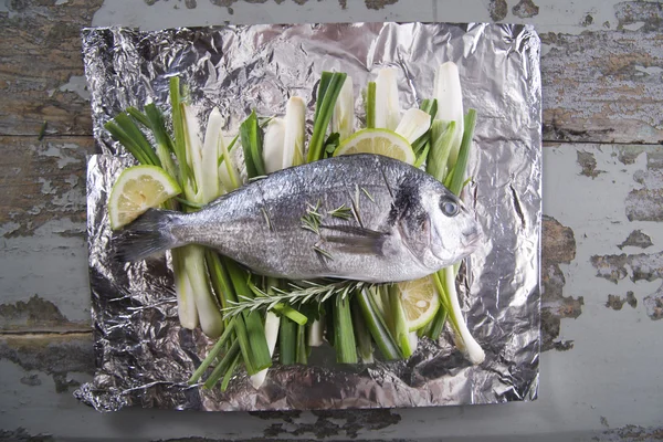 Raw sea bream — Stock Photo, Image