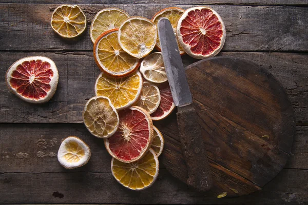 Segmenten van gedroogd citrus — Stockfoto