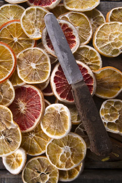 Scheiben getrockneter Zitrusfrüchte — Stockfoto