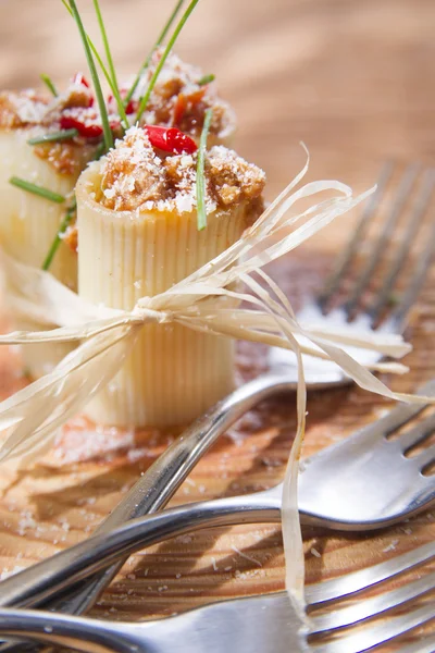 Cannelloni med köttfärssås — Stockfoto