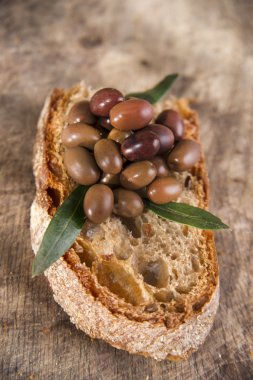 Ekmek ve zeytin