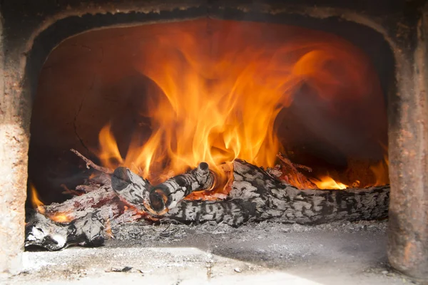 木头火炉 — 图库照片