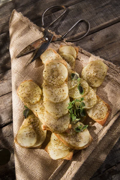 Focaccia com batatas — Fotografia de Stock