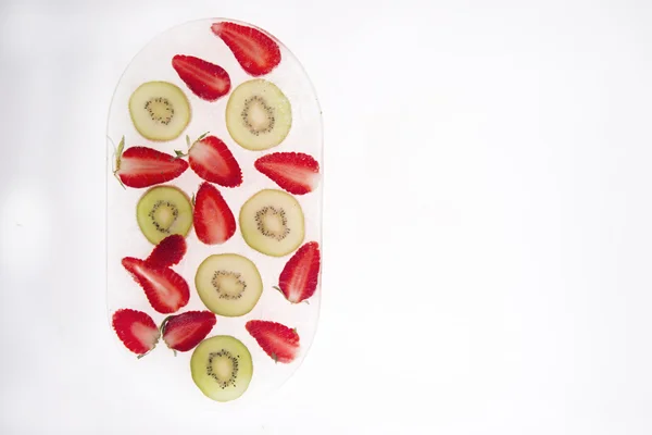 Kiwi und Erdbeeren — Stockfoto