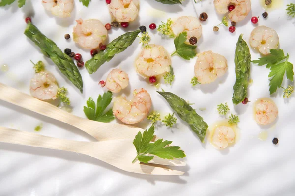 Shrimp and asparagus — Stock Photo, Image