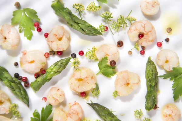 Shrimp and asparagus — Stock Photo, Image