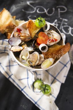 Deniz mahsulleri çorbası