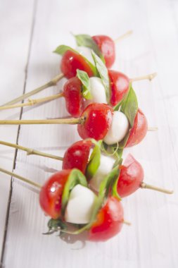 Caprese şiş