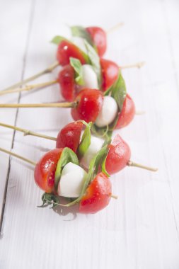 Caprese şiş