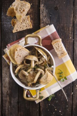 Mantar çorbası Pioppino