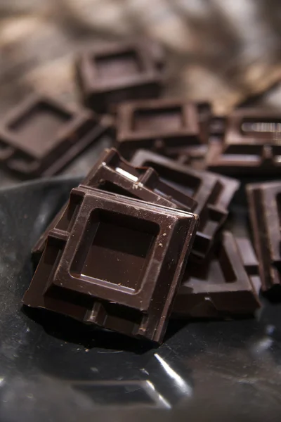 Kostki gorzkiej czekolady — Zdjęcie stockowe