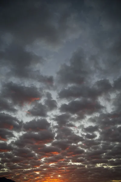 Wolkenlucht bij zonsopgang — Stockfoto