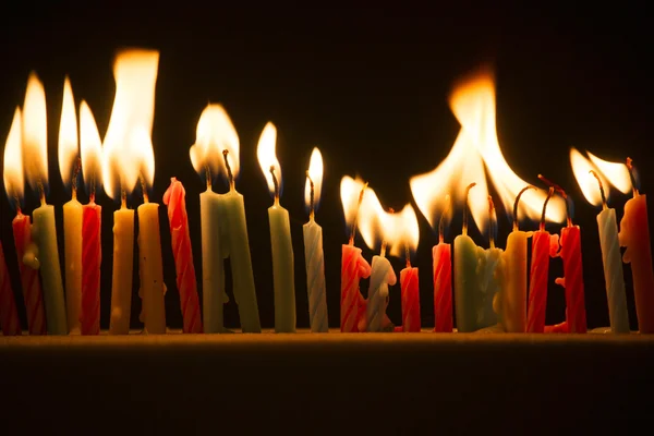 点燃的小蜡烛 — 图库照片