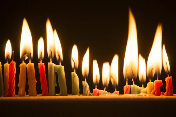 Pequenas velas acesas — Fotografia de Stock