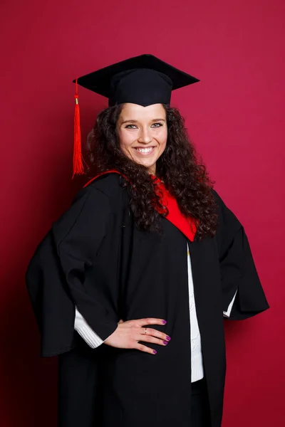 Vrouwelijke student in afstuderen jurk — Stockfoto