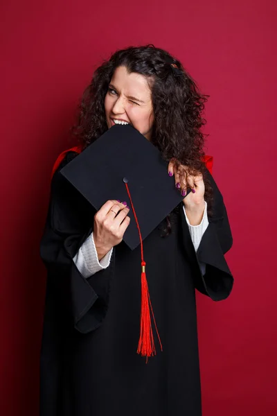 Mujer estudiante en vestido de graduación —  Fotos de Stock