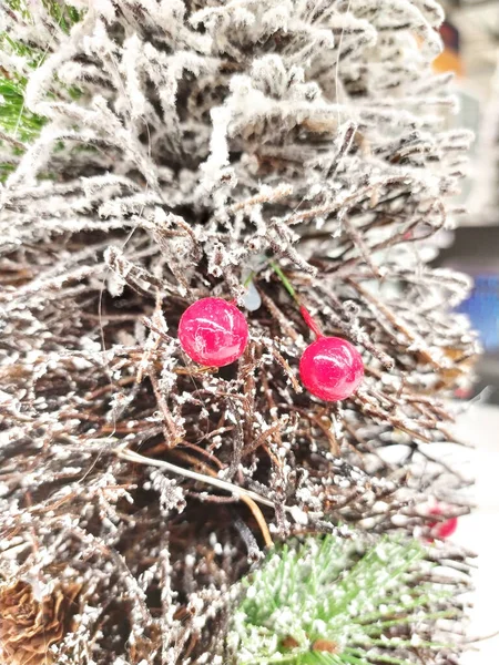 Decorações Festivas Período Vívido Natal 2020 Árvore Nevada — Fotografia de Stock