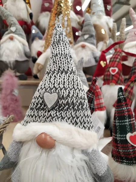 Decoraciones Navideñas Expuestas Una Tienda Títeres Con Las Características Los — Foto de Stock