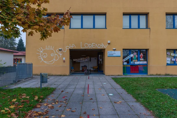 Außenansicht Der Schule Italienisches Schulgebäude — Stockfoto