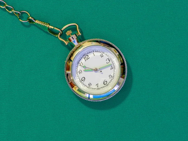 Petite Montre Poche Acier Avec Cadran Blanc Objet Métal Sur Image En Vente