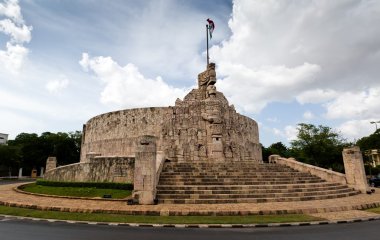 Merida. Anavatan, Yucatan, Meksika için anıt. Patria mönü