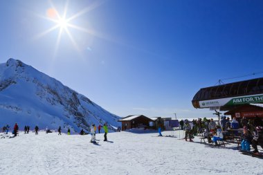 Krasnaya Polyana. Rusya - 04 Şubat 2014. Mark 2200 metre ab