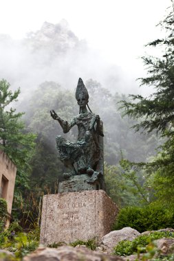Başrahip Oliba, Montserrat monastery kurucusu anıt