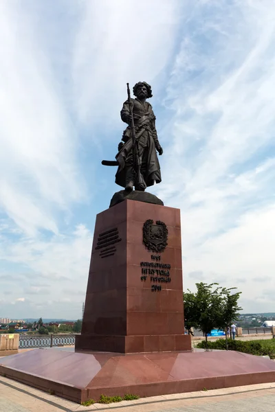 IRKUTSK, RUSSIA - JULY 18, 2015: Monument to the founders of the — Stock Photo, Image