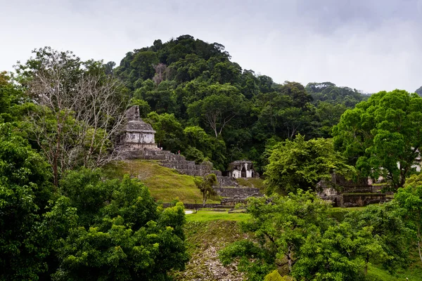 Руїни майя в Паленке, Чіапас, Мексика. Палац і обсерваторія — стокове фото