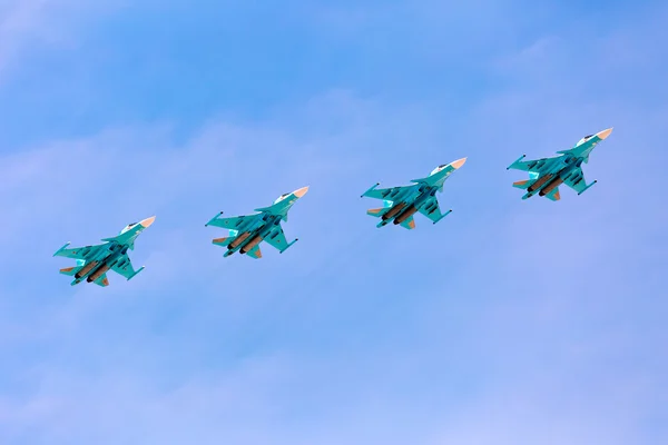 MOSCOW - MAY 7: Jet fighters participate at last rehearsal of th — Stok fotoğraf