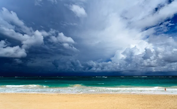 bulutlar ve okyanus renkli görünüm