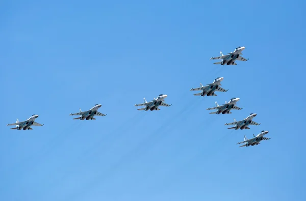 MOSCOW - MAY 9: Jet fighters participate  parade dedicated to 70 — Stock Photo, Image