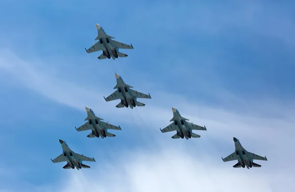 MOSCOW - MAY 9: Jet fighters participate  parade dedicated to 70 — Stock Photo, Image