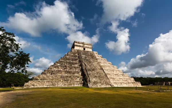 Maya Pyramid, Chichen-Itza, México — Foto de Stock