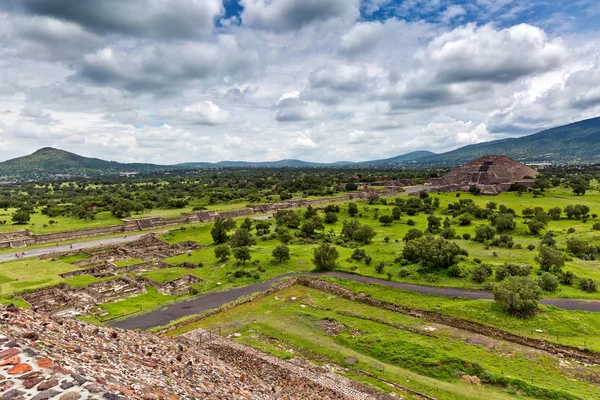 Vista de Pirámides en Teotihuacán en México —  Fotos de Stock