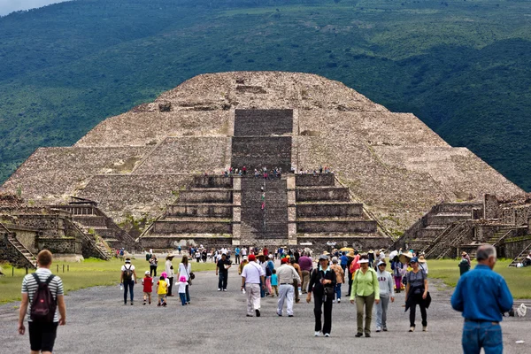 TEOTIHUACAN, MEXICO ஜூன் 25: ஜூன் 25, 2 அன்று சந்திரனின் பிரமிடு — ஸ்டாக் புகைப்படம்