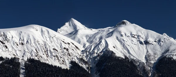 Die Berge in Krasnaja Poljana. Sotschi - Hauptstadt der Olympischen Winterspiele 2014. Russland — Stockfoto