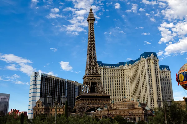 LAS VEGAS, NV - 29 DE JULIO: París Las Vegas hotel y casino es ver — Foto de Stock