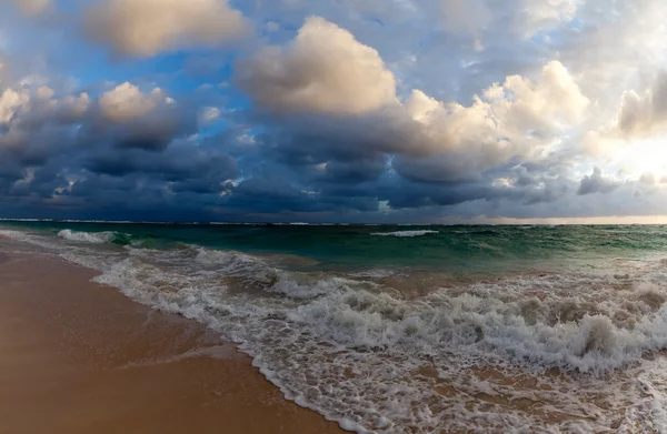 Vista del océano y el cielo al atardecer —  Fotos de Stock