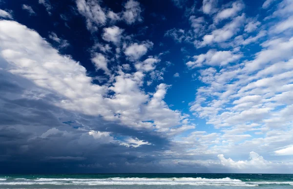 Blue clear sea and dark stormy clouds — Stock Photo, Image