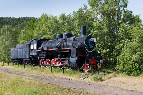 Buhar Makinası tren istasyonu. Gölü kıyısındaki Baykal (Rusya)