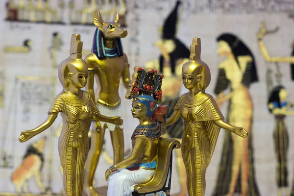 Ainda Vida Com Figuras Egípcias Anubis Faraó Deusa Nebtht Eset — Fotografia de Stock