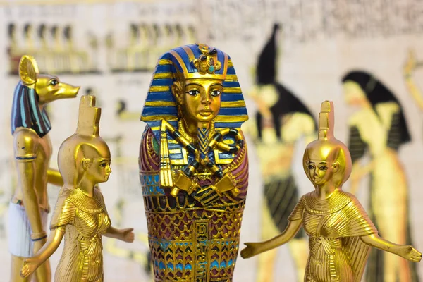 Ainda Vida Com Figuras Egípcias Anubis Faraó Deusa Nebtht Eset — Fotografia de Stock