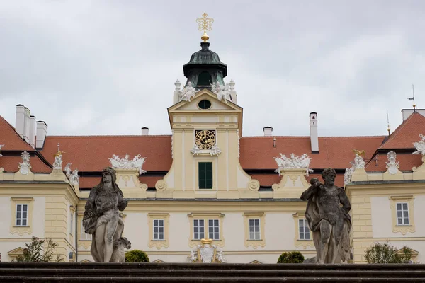 Framsidan Valtice Slott Det Listat Som Ett Unesco Världsarv — Stockfoto