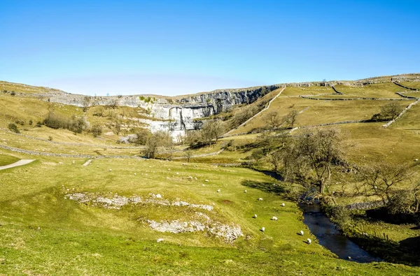 Malham Beck and Cove Yorkshire England — Stock Photo, Image