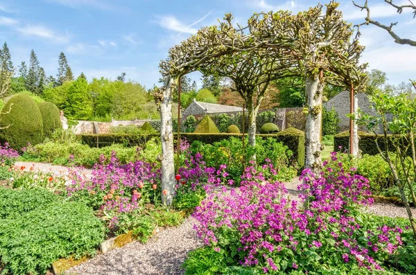 Terrenos y jardines, Hutton in the Forest, Cumbria, Inglaterra —  Fotos de Stock