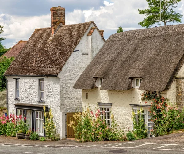 Коттеджи в Great Milton village, Oxfordshire, England — стоковое фото