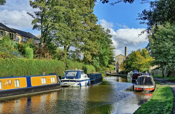 A scenic view of the Leeds and Liverpool canal, Skipton, North Yorkshire Stock Image