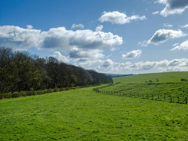 Una típica escena rural inglesa en primavera — Foto de Stock